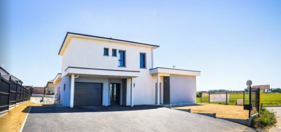 Plan de maison Surface terrain 231 m2 - 6 pièces - 4  chambres -  avec garage 